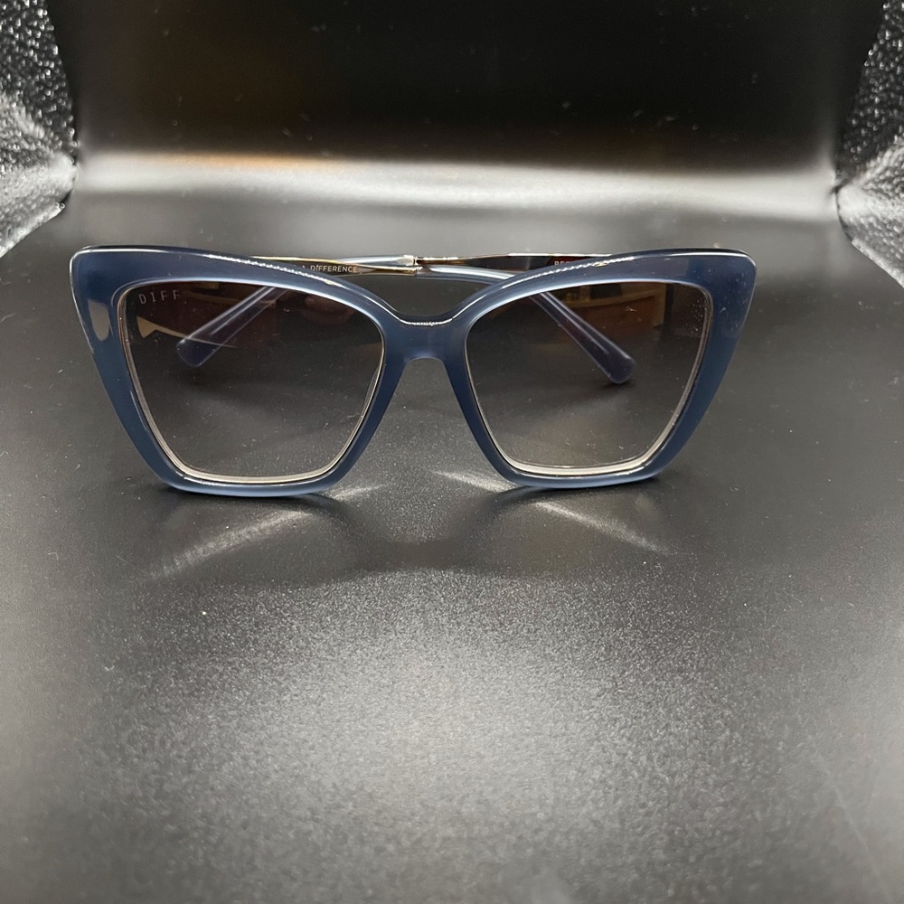 Becky IV -Hazy Sapphire+ Blue Gradient